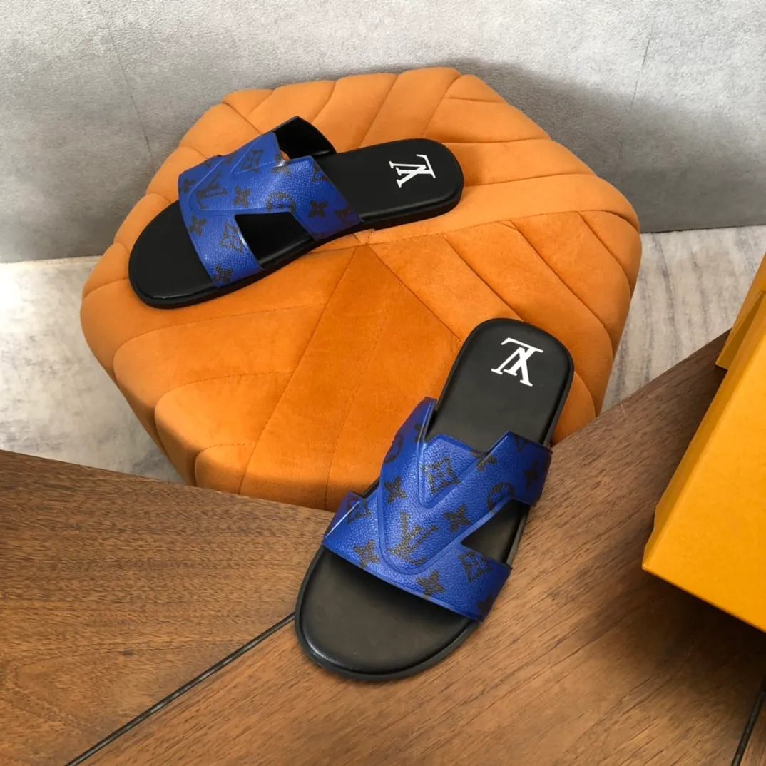 Factory price: 270💰LV counters are selling new brand luxury men's slippers, casual, loose and comfortable. The must-have model in the picture above [Happy][Happy], multiple colors available Size: 38-44, customized 45